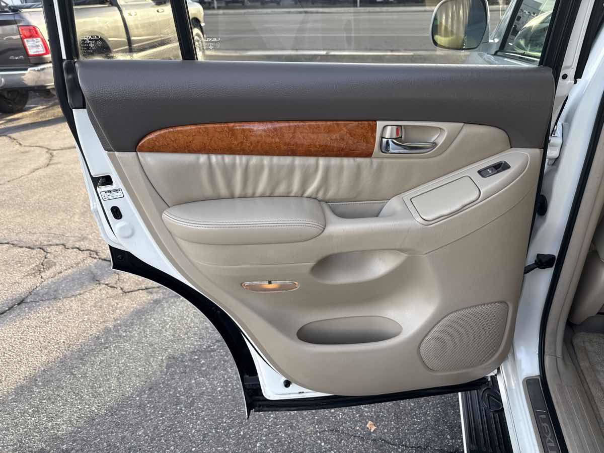Used 2005 Lexus GX 470 image 12
