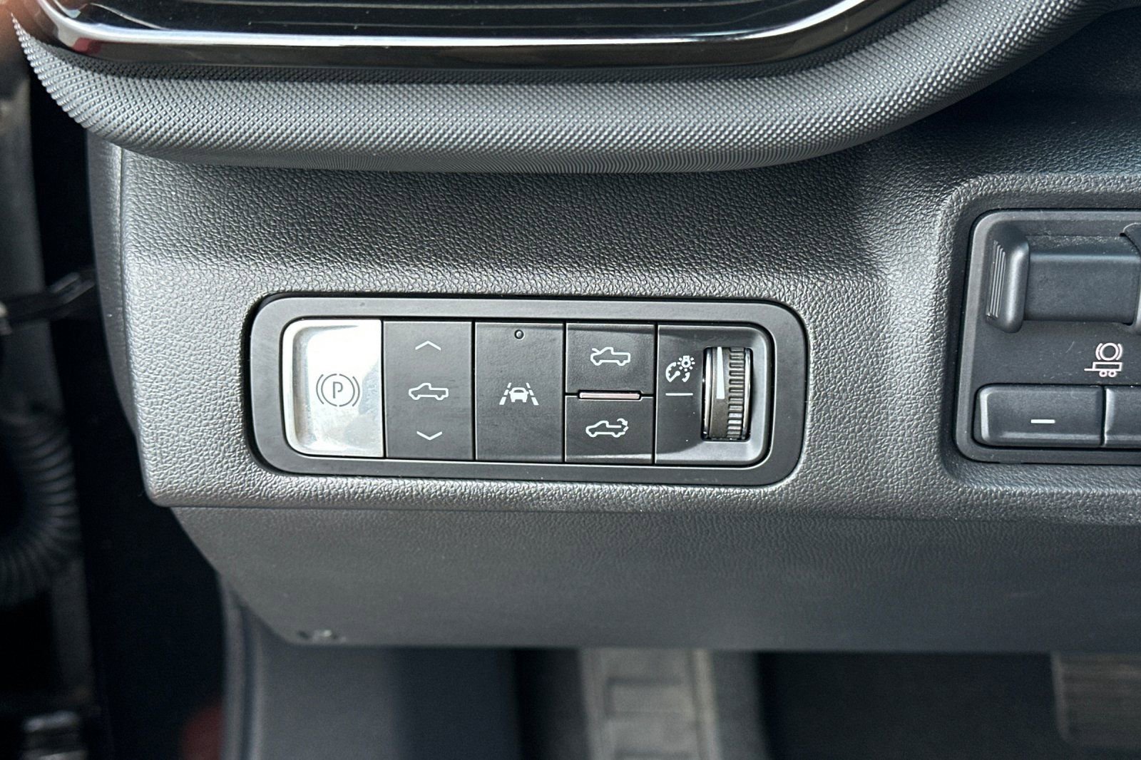 Used 2024 Chevrolet Silverado EV RST AWD/4WD image 34