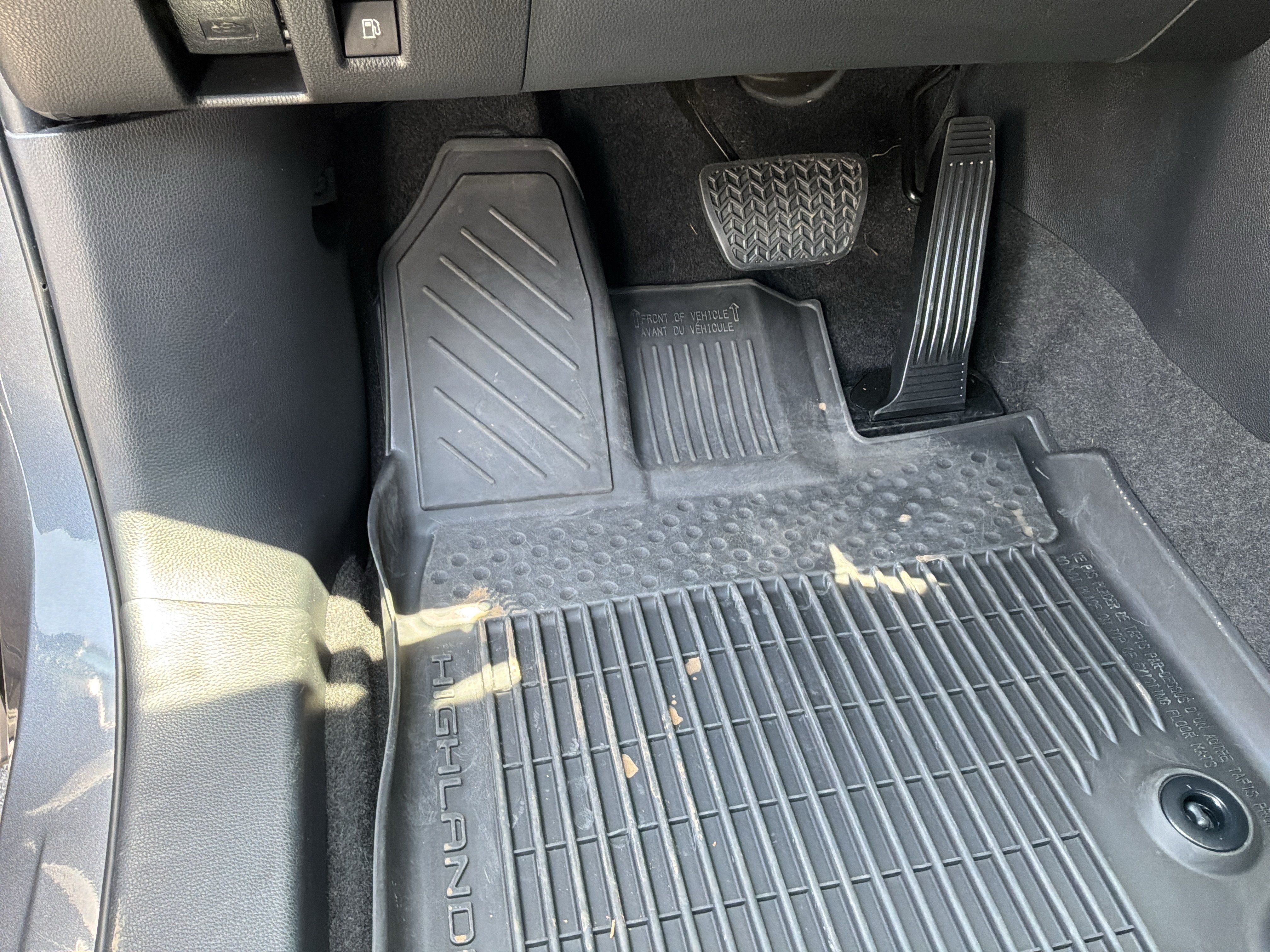 Used 2023 Toyota Highlander XLE FWD image 16