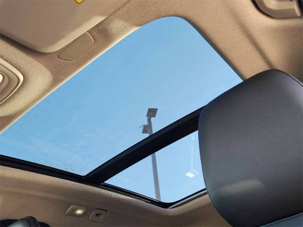 New 2025 Volvo XC40 B5 Plus w/ Protection Package Premier image 16