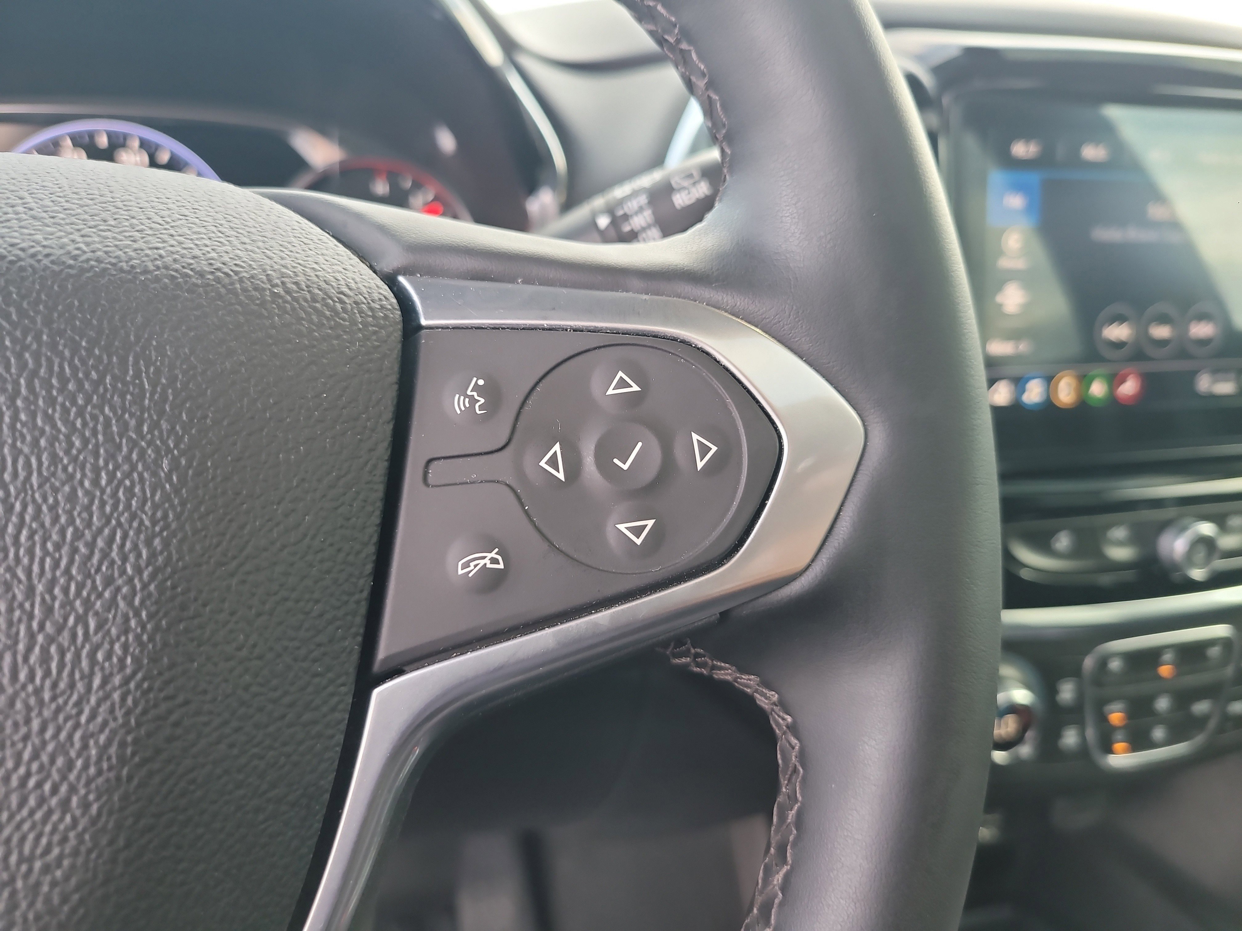 Used 2023 Chevrolet Traverse Premier w/ Redline Edition FWD image 29