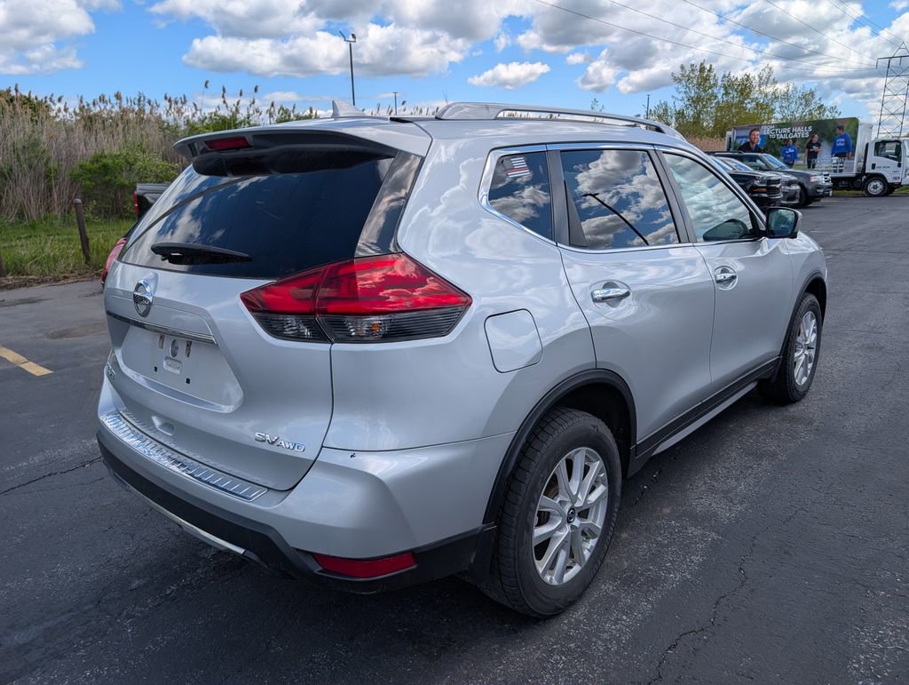Used 2017 Nissan Rogue SV w/ SV Premium Package AWD/4WD image 8