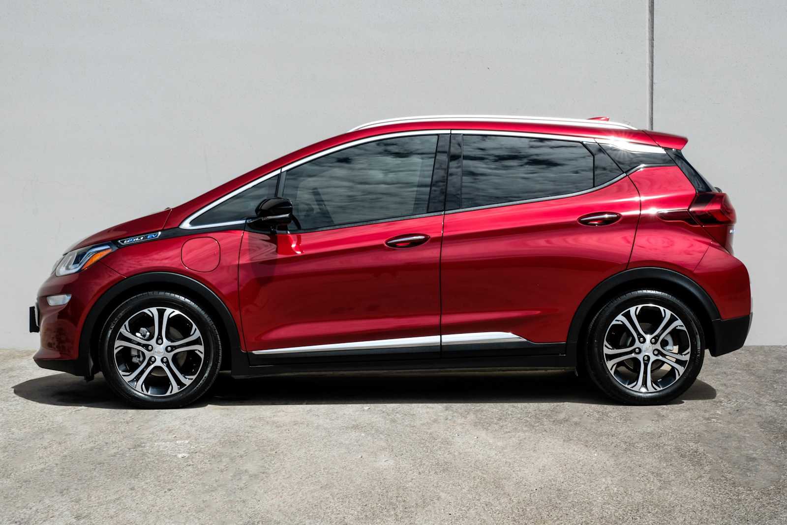 Used 2020 Chevrolet Bolt Premier w/ Infotainment Package image 10