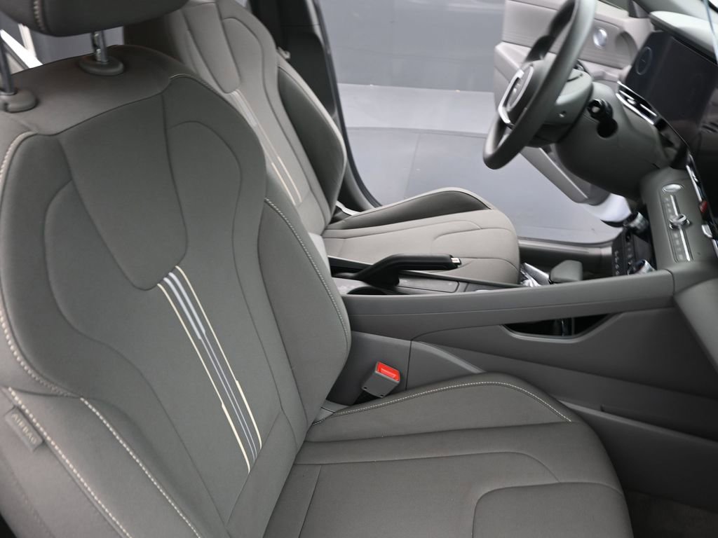 Certified 2024 Hyundai Elantra SEL image 18