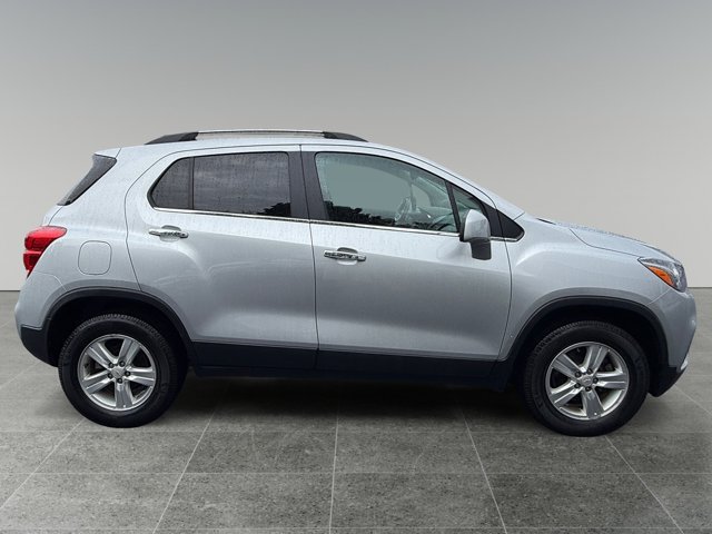 Certified 2020 Chevrolet Trax LT w/ LT Convenience Package AWD/4WD image 7