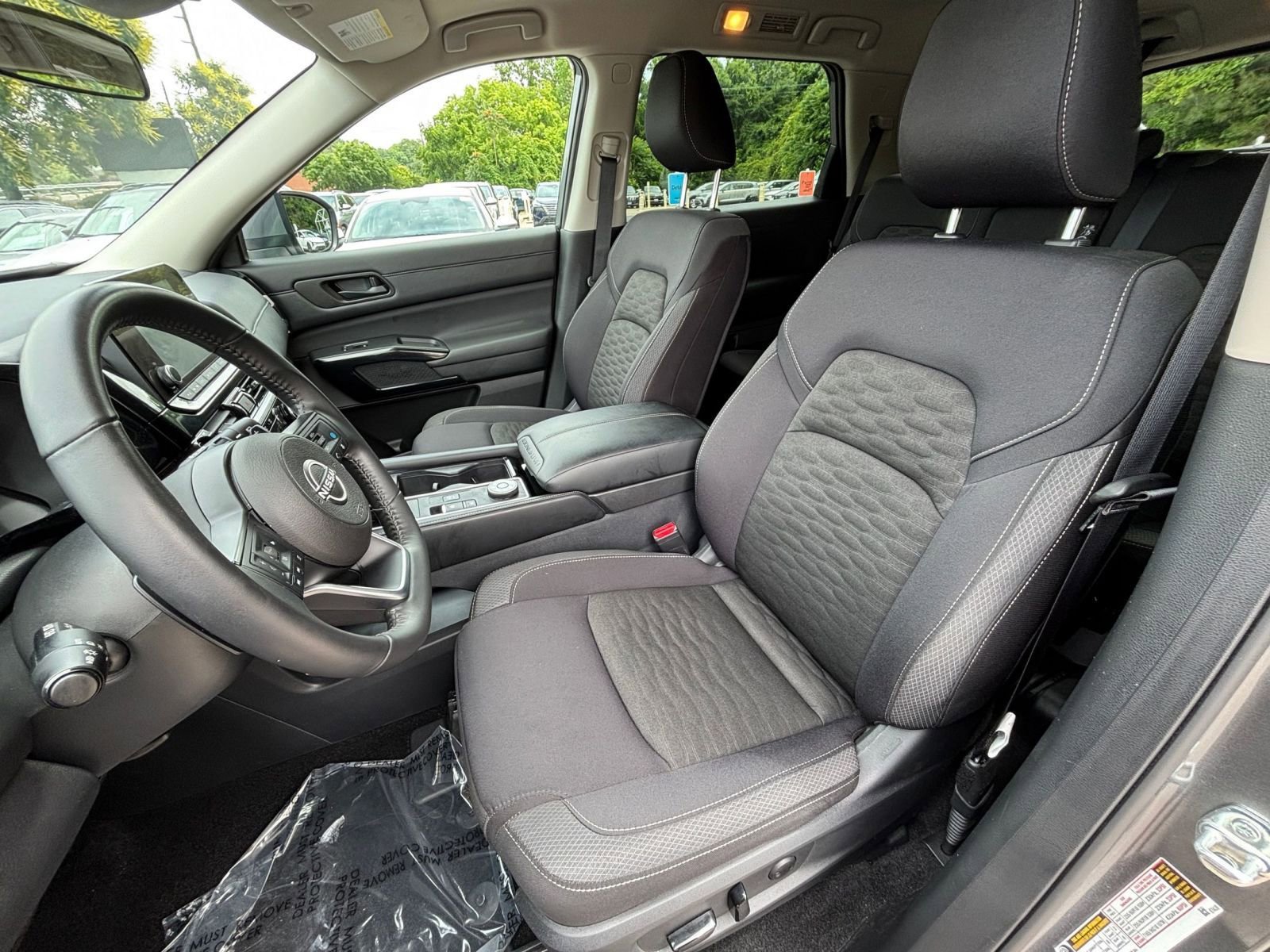 Used 2025 Nissan Pathfinder SV AWD/4WD image 38