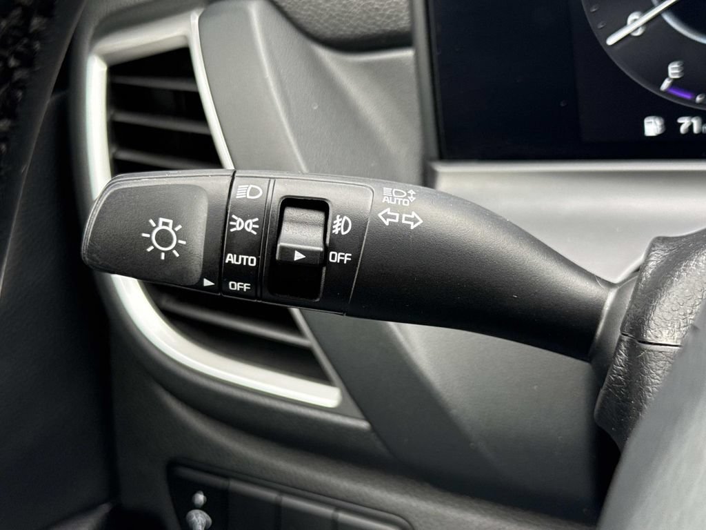 Used 2024 Kia Seltos SX w/ SX Sunroof Package AWD/4WD image 11