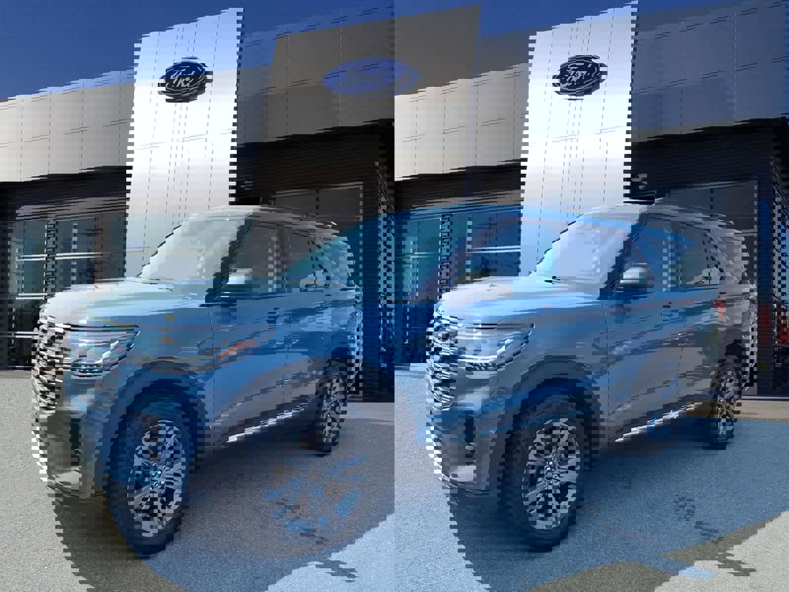 Used 2025 Ford Explorer Active w/ Active Comfort Package image 4