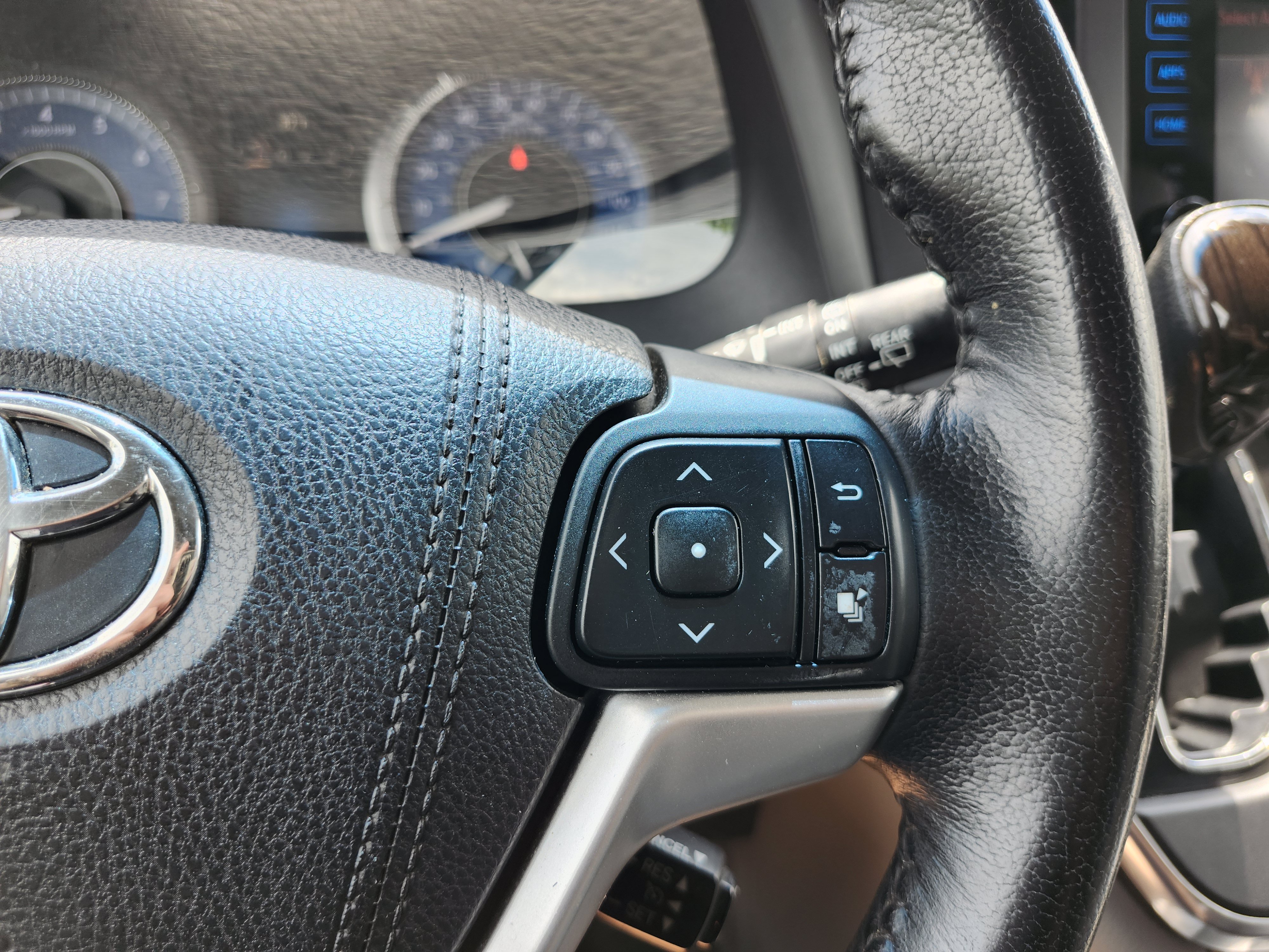 Used 2015 Toyota Sienna XLE Premium AWD/4WD image 35