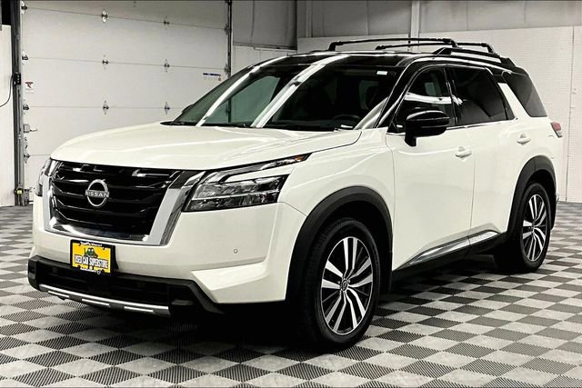 Used 2023 Nissan Pathfinder Platinum image 12