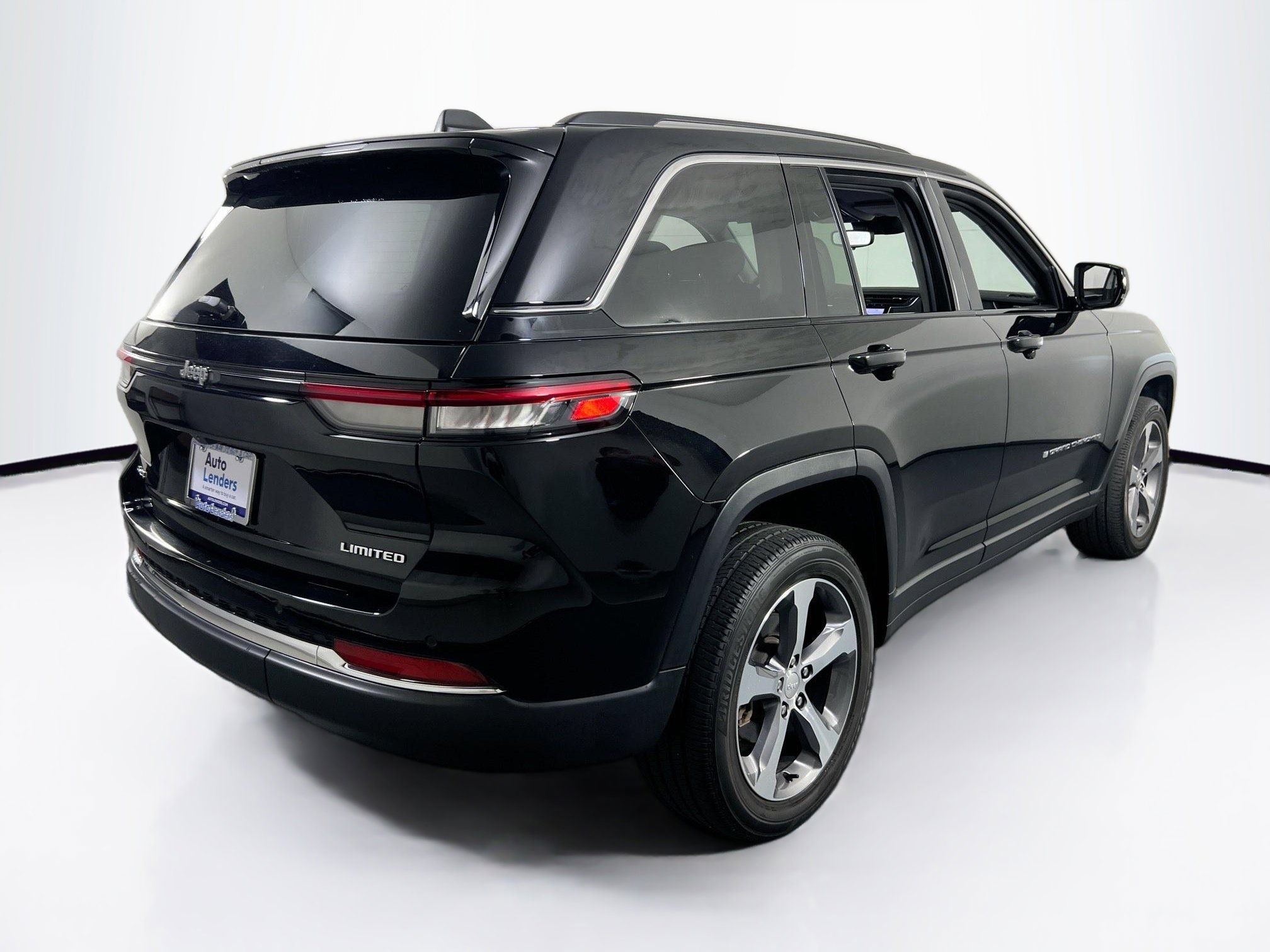 Used 2023 Jeep Grand Cherokee Limited AWD/4WD image 5