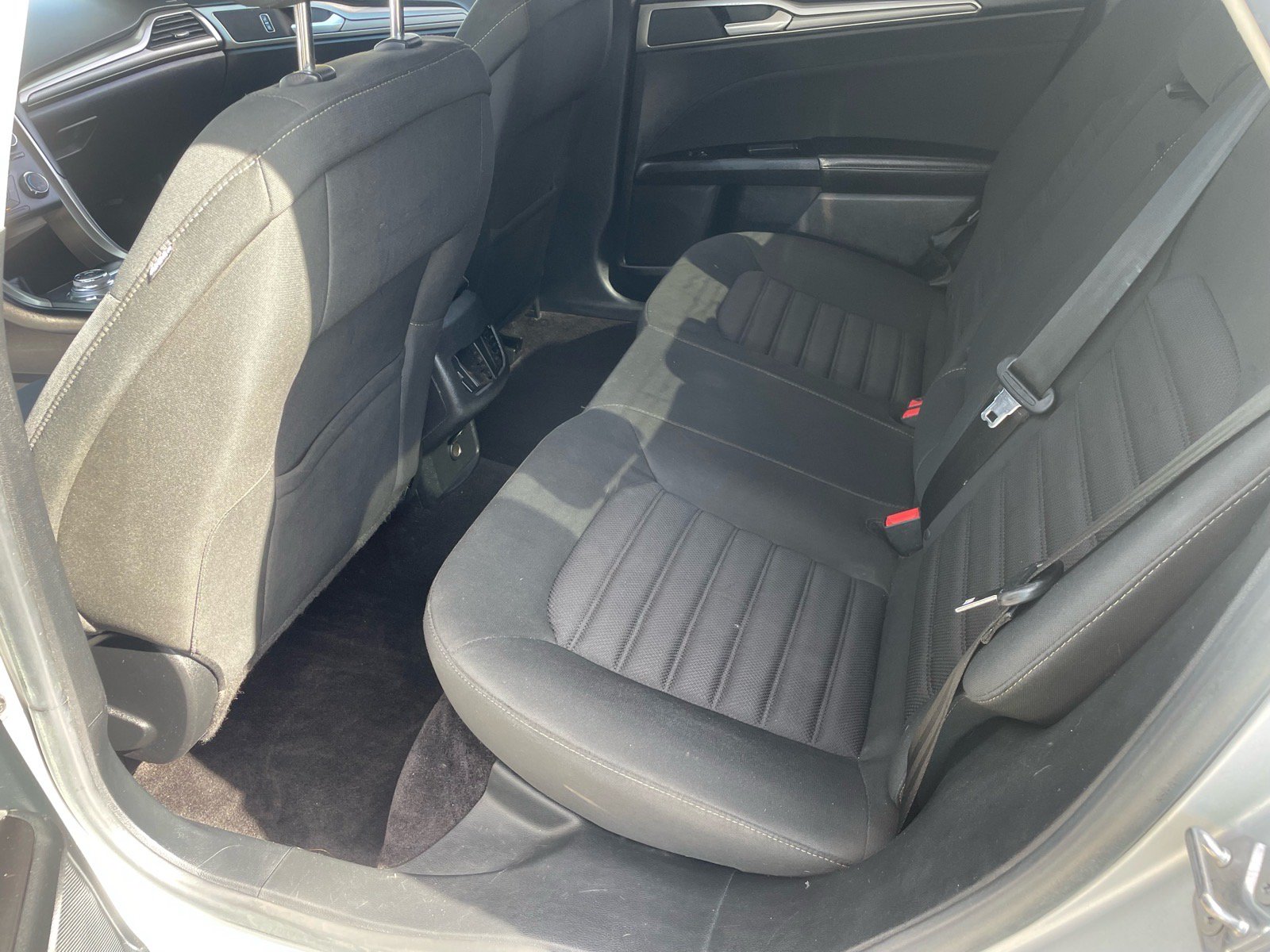 Used 2017 Ford Fusion SE FWD image 11