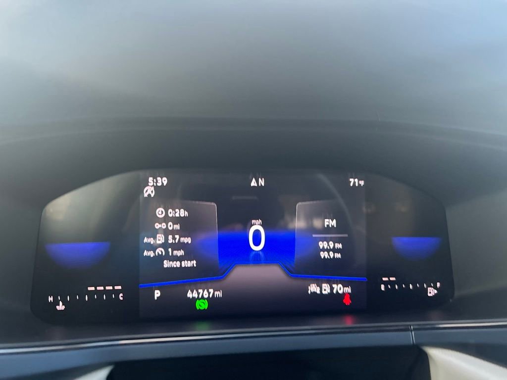 Used 2023 Volkswagen Taos SE w/ Panoramic Sunroof Package image 16