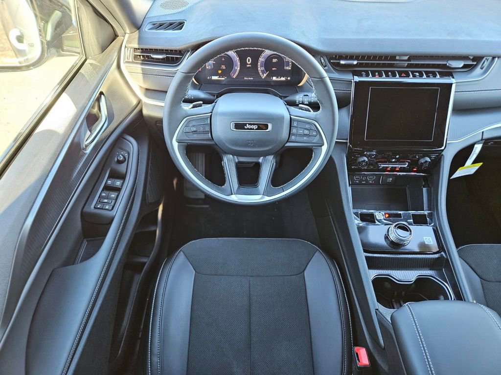 New 2025 Jeep Grand Cherokee Altitude image 13