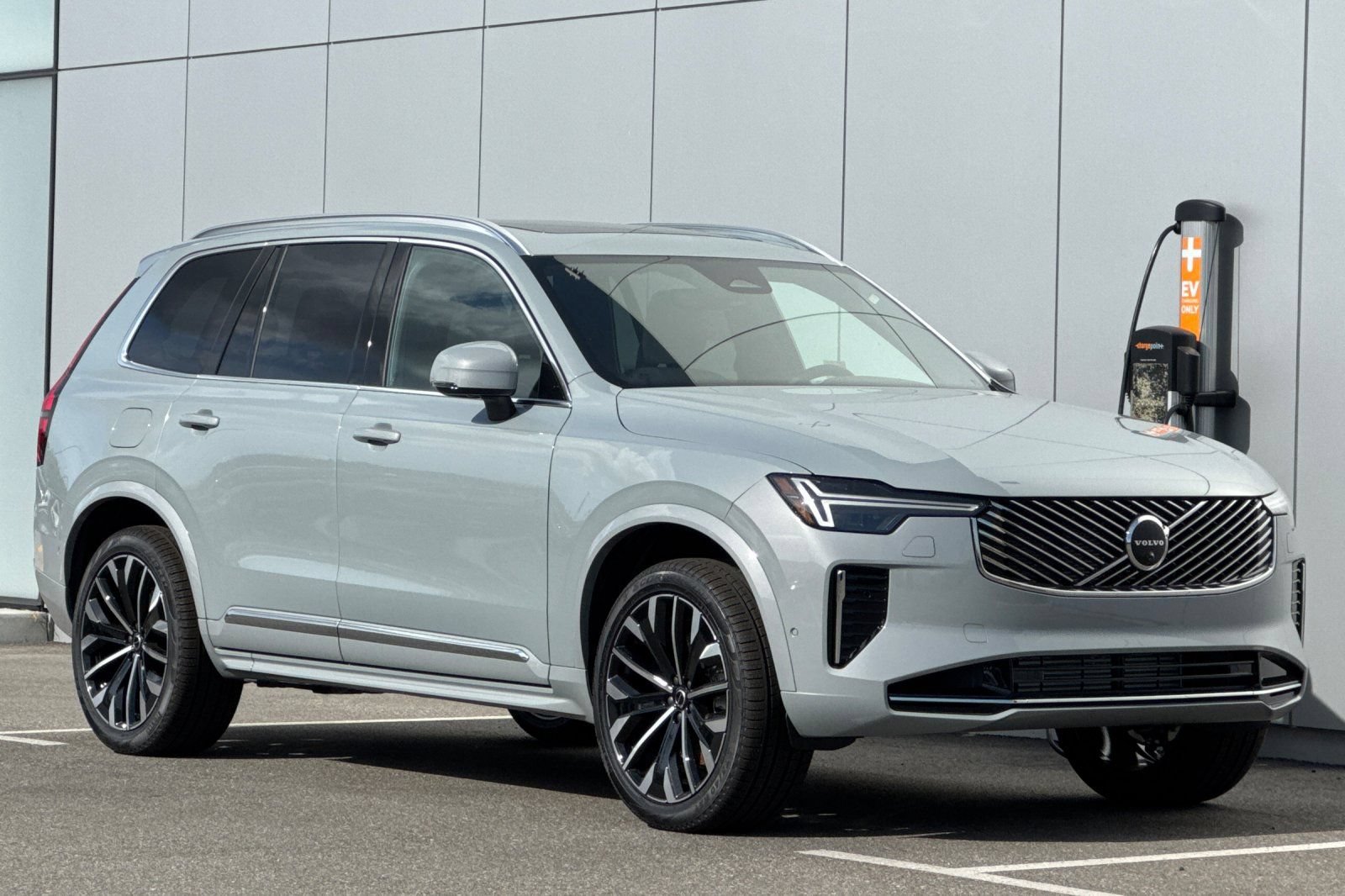 New 2026 Volvo XC90 T8 Plus w/ Protection Package AWD/4WD image 7