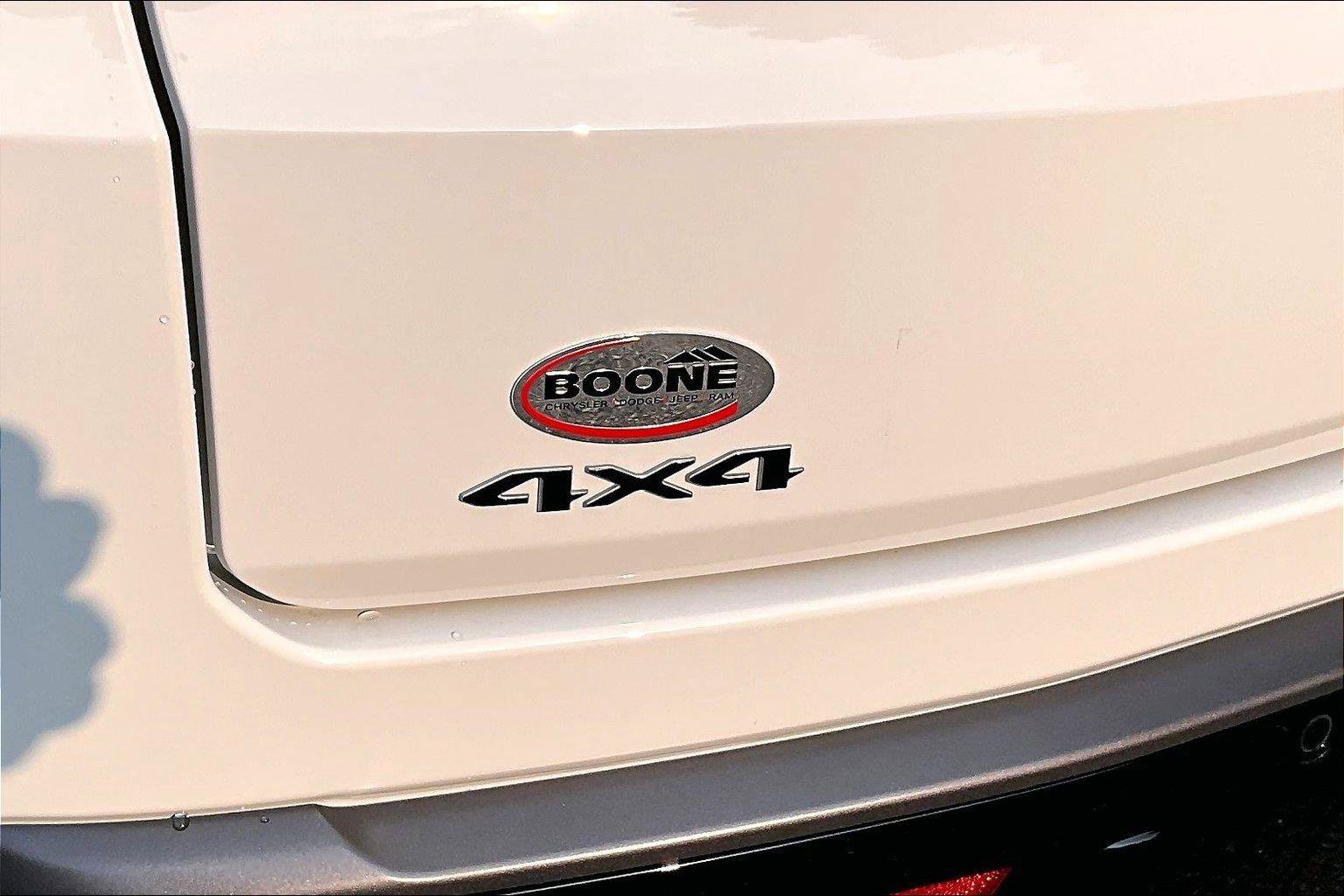 New 2026 Jeep Grand Wagoneer Limited AWD/4WD image 13