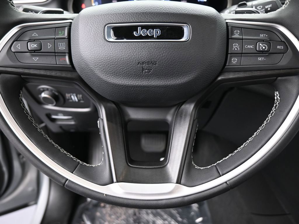 Used 2024 Jeep Grand Cherokee L Laredo w/ Luxury Tech Group I image 30