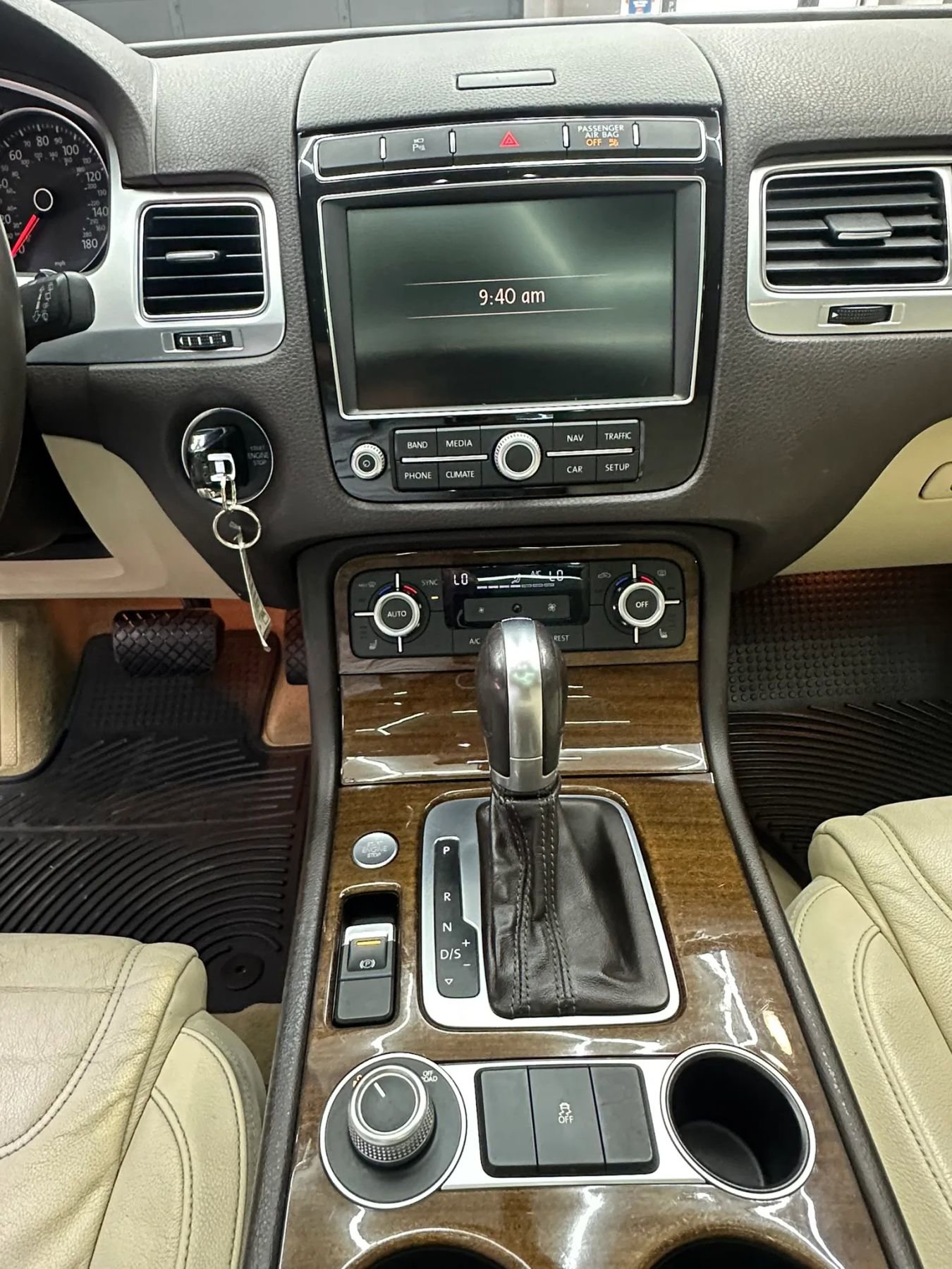 Used 2015 Volkswagen Touareg VR6 image 15