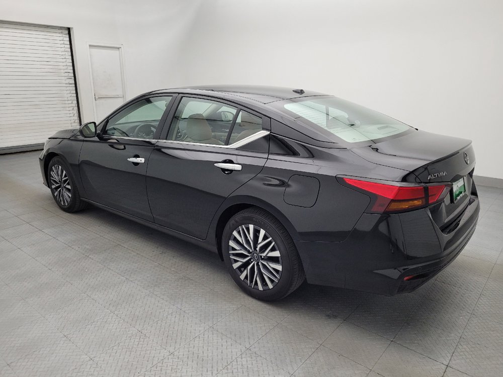 Used 2025 Nissan Altima 2.5 SV FWD image 3