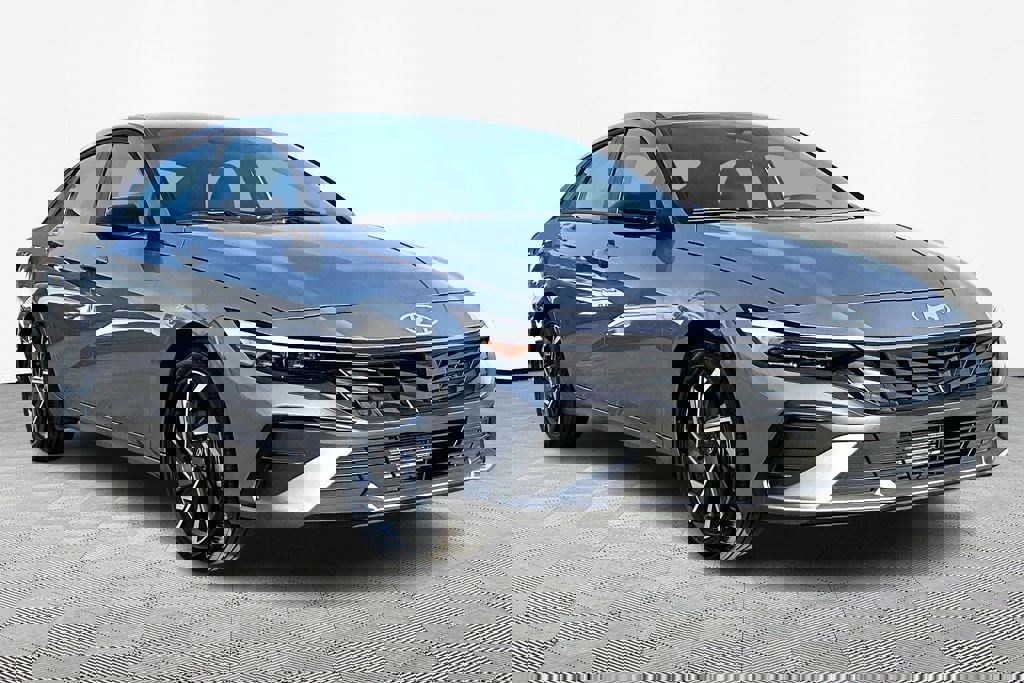 Used 2025 Hyundai Elantra Sport image 12