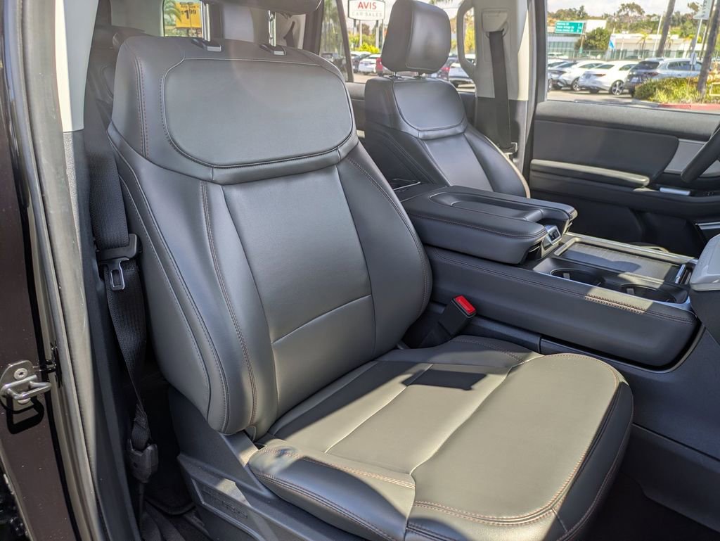 Used 2025 Ford Expedition Active AWD/4WD image 31