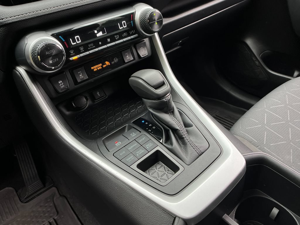 Used 2022 Toyota RAV4 XLE w/ Convenience Package AWD/4WD image 19