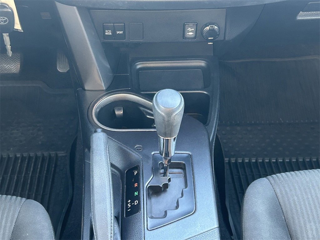 Used 2018 Toyota RAV4 LE image 20