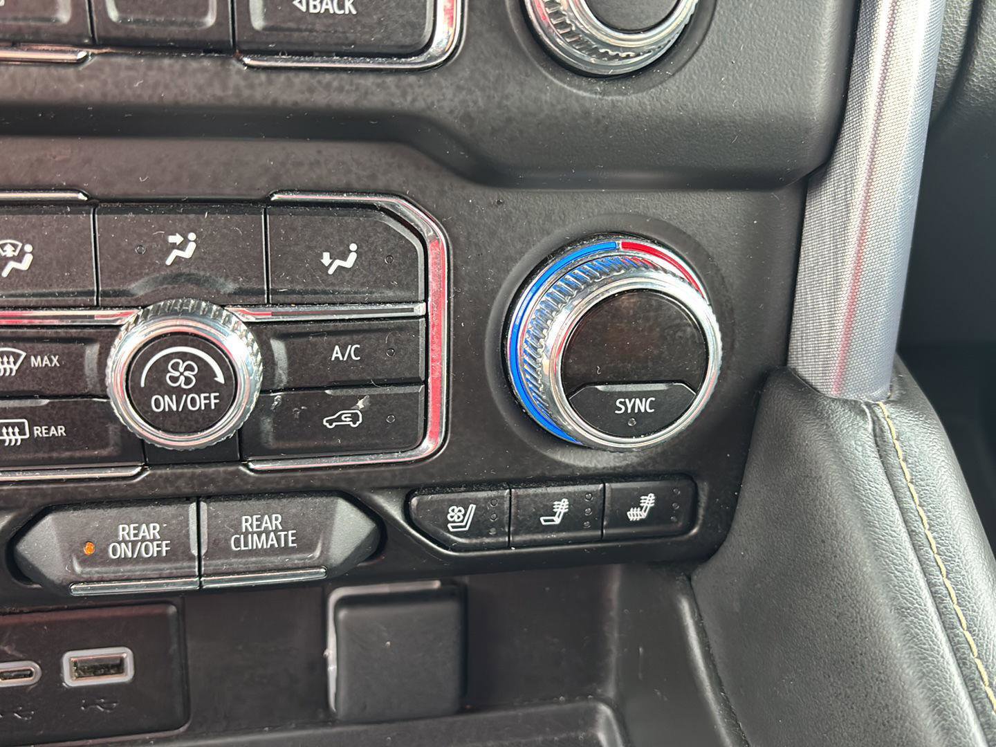 Used 2024 GMC Yukon SLT image 31