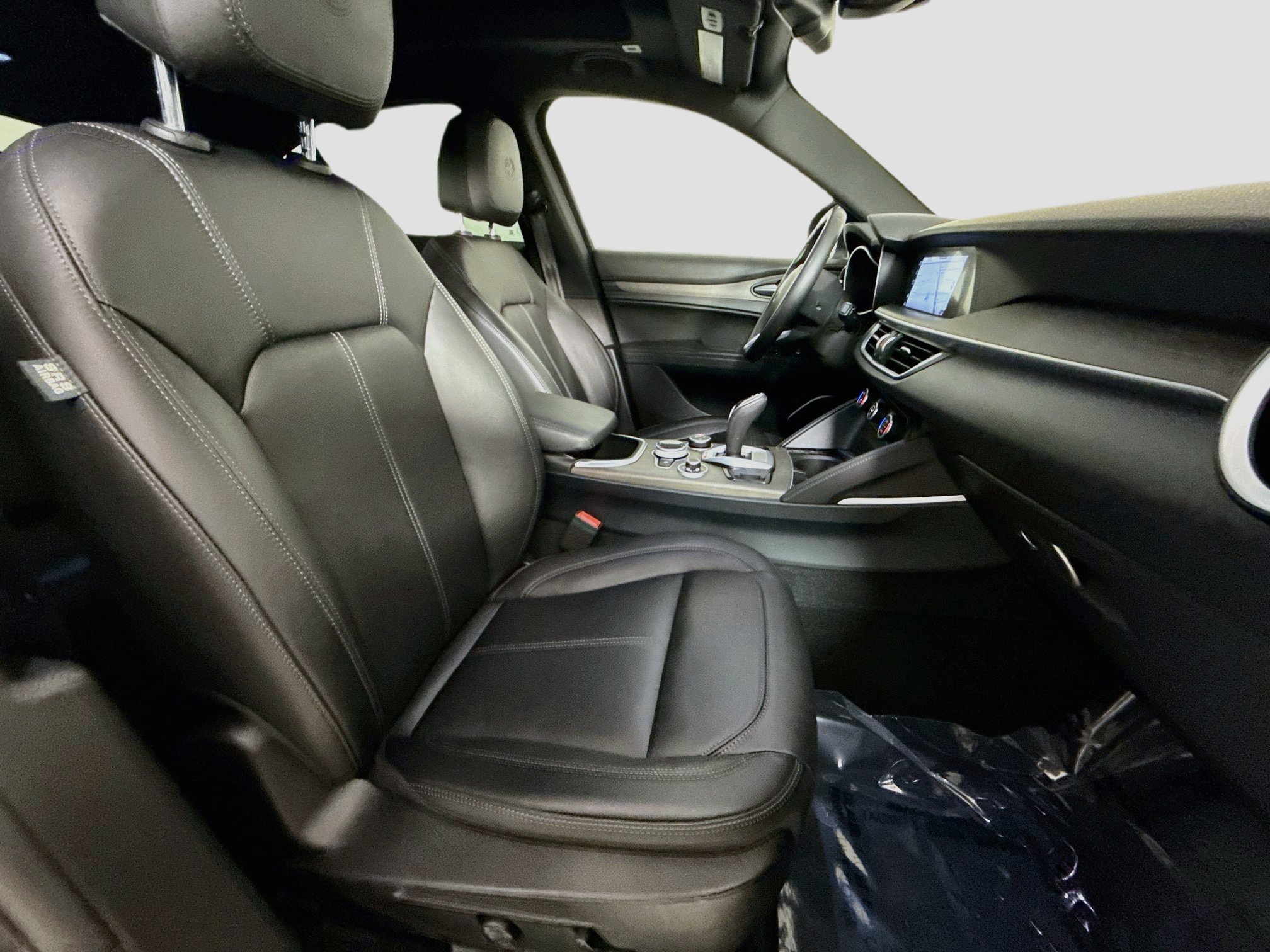 Used 2023 Alfa Romeo Stelvio Ti AWD/4WD image 29
