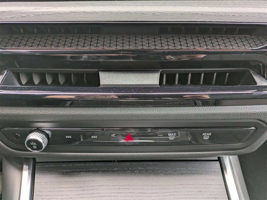 New 2026 BMW 330i xDrive Sedan w/ M Sport Package image 26