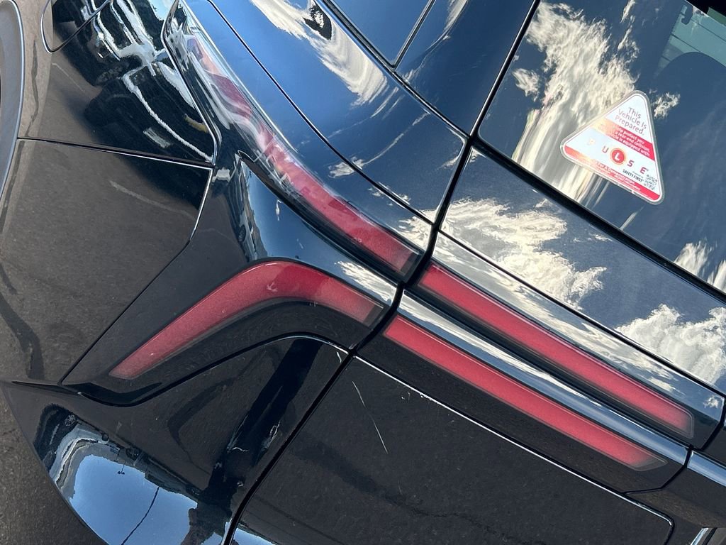 Used 2025 Chevrolet Traverse LT AWD/4WD image 23