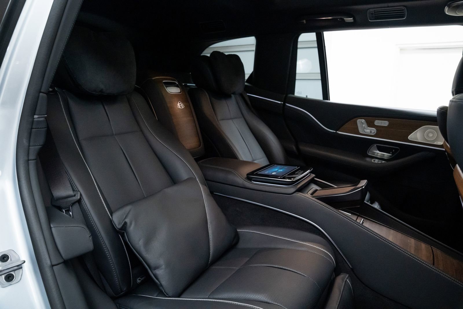 Used 2022 Mercedes-Benz Maybach GLS 600 4MATIC image 27