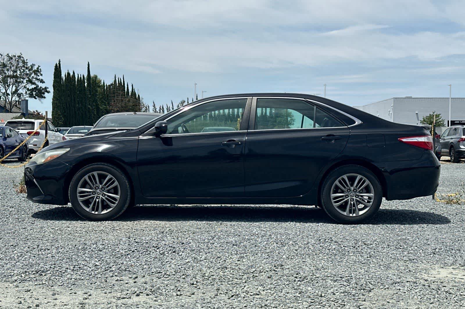 Used 2016 Toyota Camry SE FWD image 6