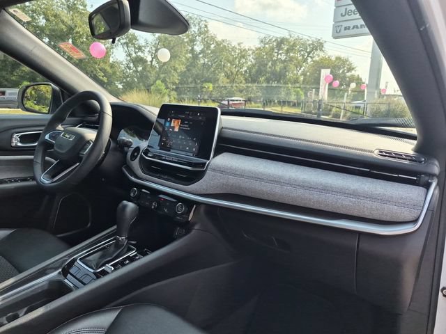 Used 2025 Jeep Compass Latitude AWD/4WD image 34