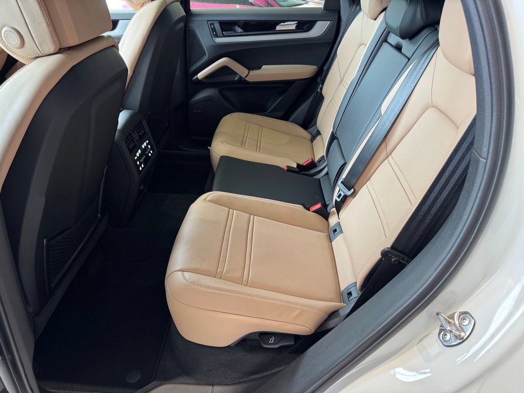 New 2026 Porsche Cayenne Coupe AWD/4WD image 22