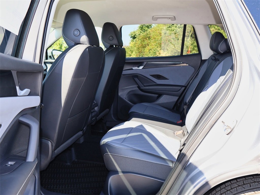 New 2025 Volkswagen Tiguan SE image 15