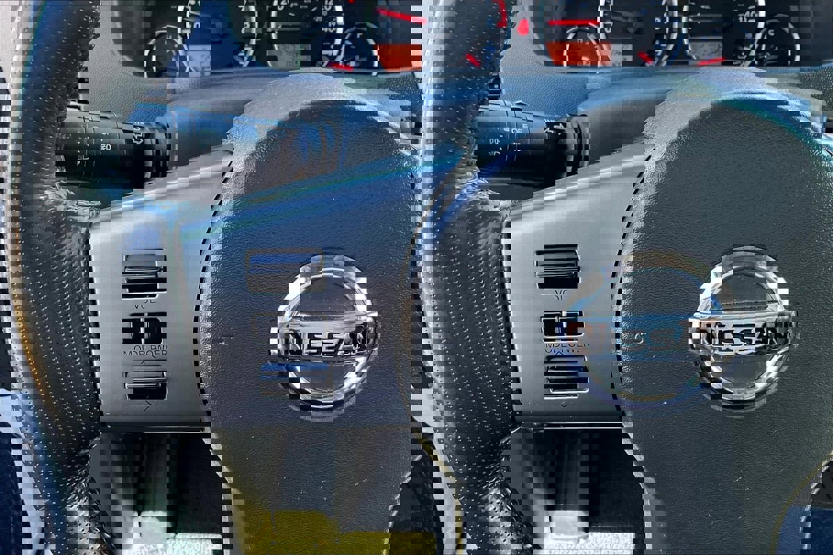 Used 2006 Nissan Frontier NISMO w/ (J01) Sunroof Pkg image 12