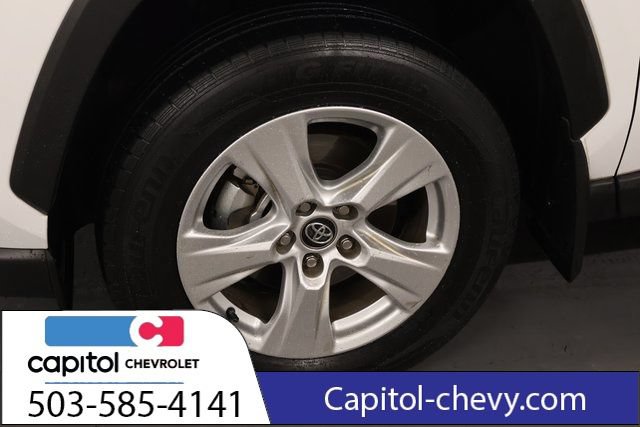 Used 2020 Toyota RAV4 XLE w/ Carpet Mat Package AWD/4WD image 8