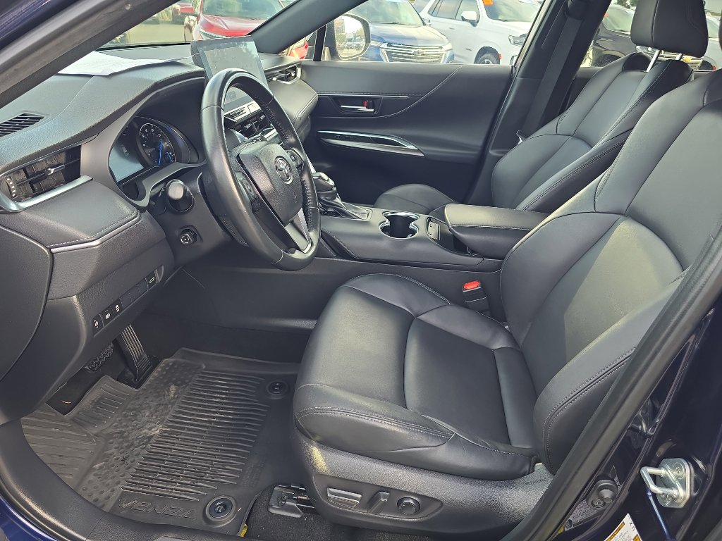 Certified 2023 Toyota Venza XLE image 16