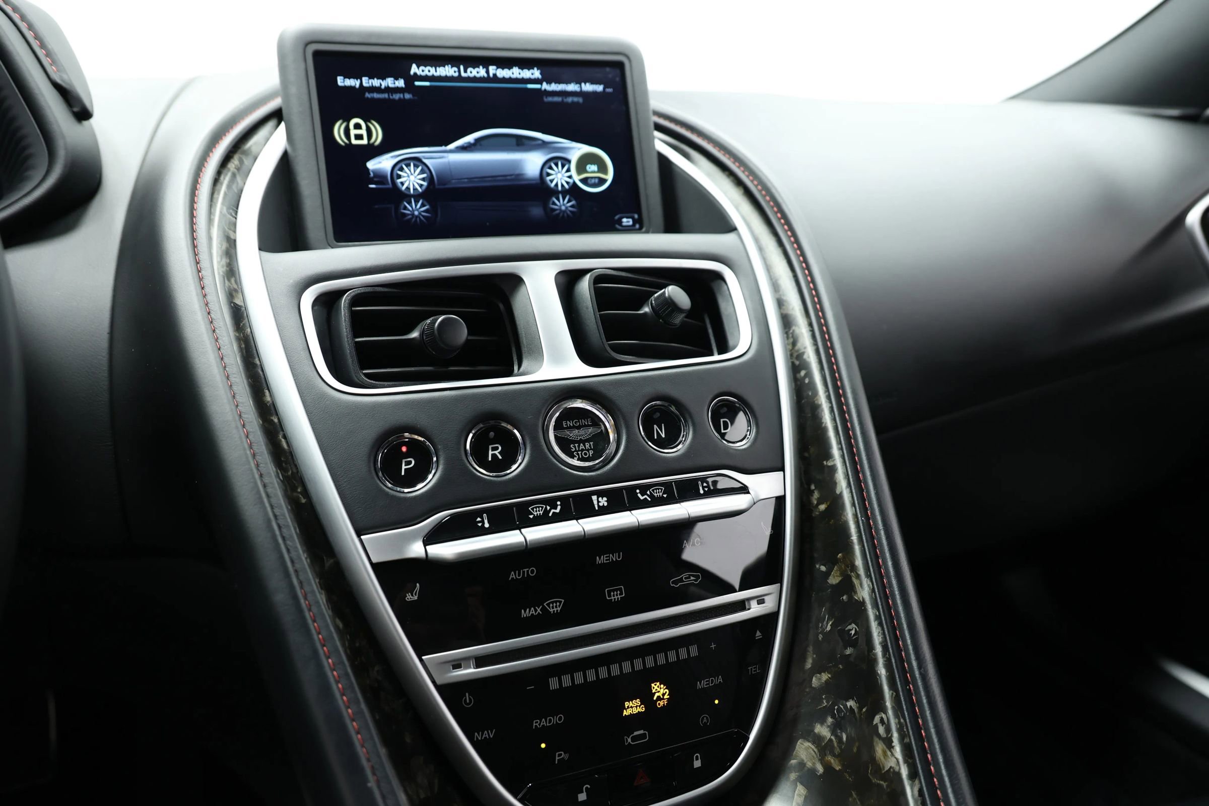 Used 2018 Aston Martin DB11 Coupe image 28