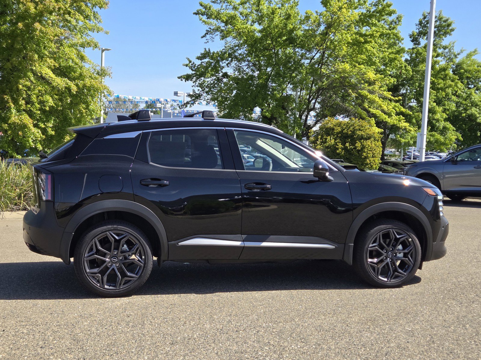 New 2026 Nissan Kicks SR w/ Illumination Package AWD/4WD image 3