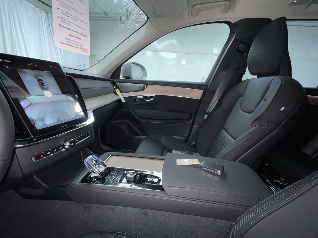 New 2026 Volvo XC90 B6 Plus w/ Protection Package Premier image 4