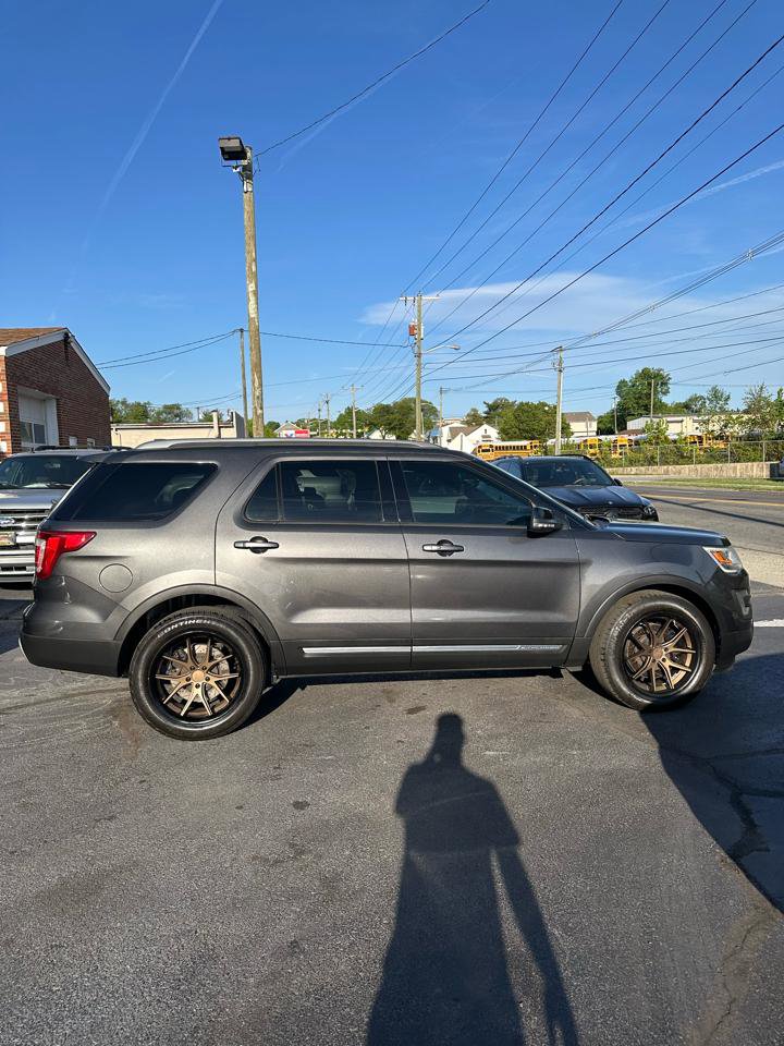 Used 2016 Ford Explorer XLT w/ Equipment Group 202A AWD/4WD image 7