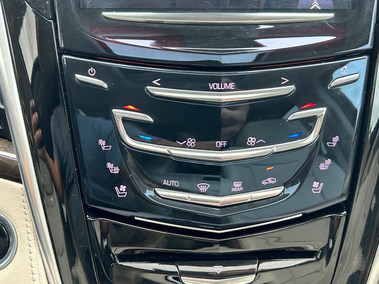 Used 2020 Cadillac Escalade Premium Luxury image 30