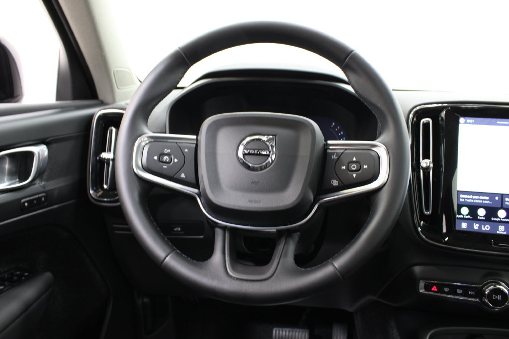 Certified 2026 Volvo XC40 B5 Plus AWD/4WD image 25