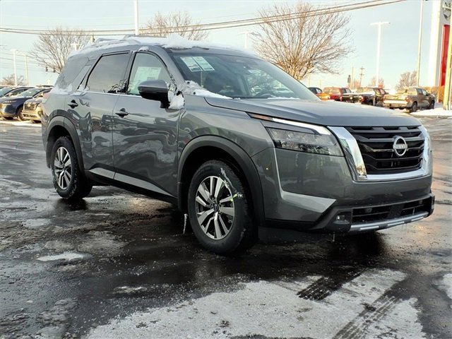New 2025 Nissan Pathfinder SL image 3