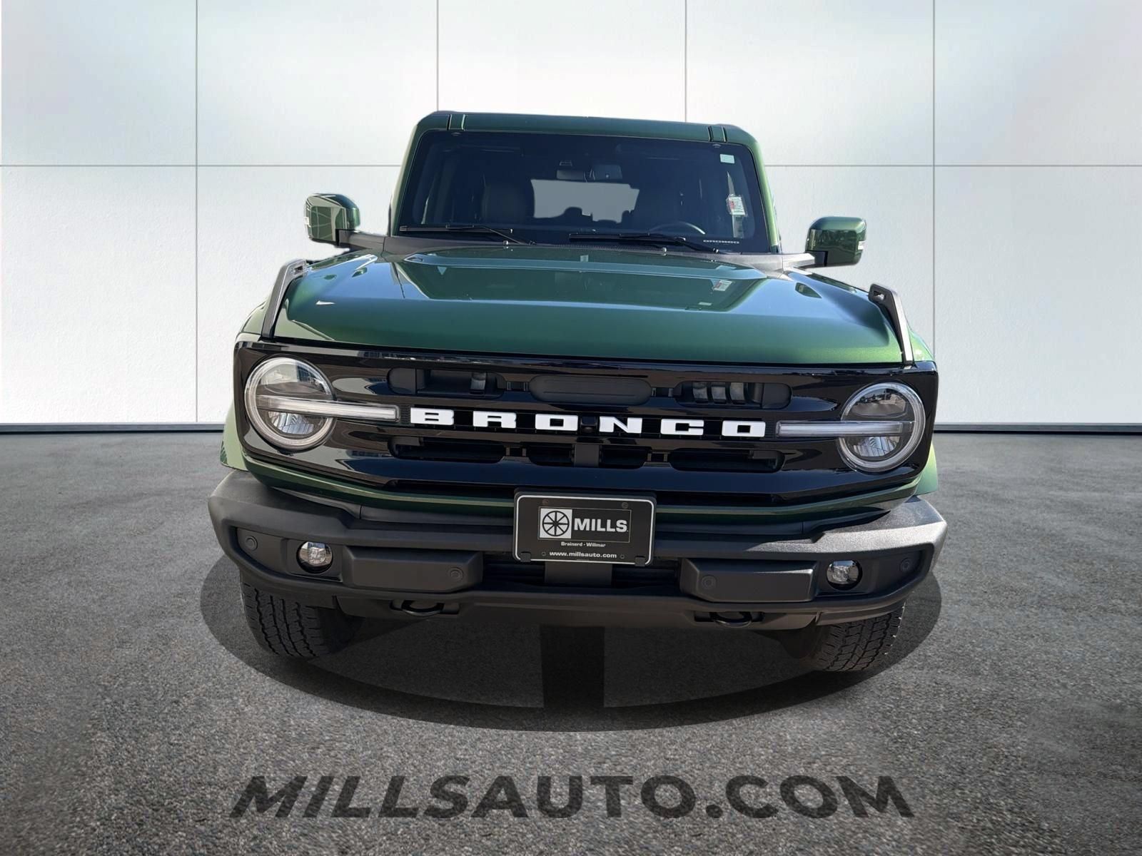 Used 2025 Ford Bronco Outer Banks AWD/4WD image 2