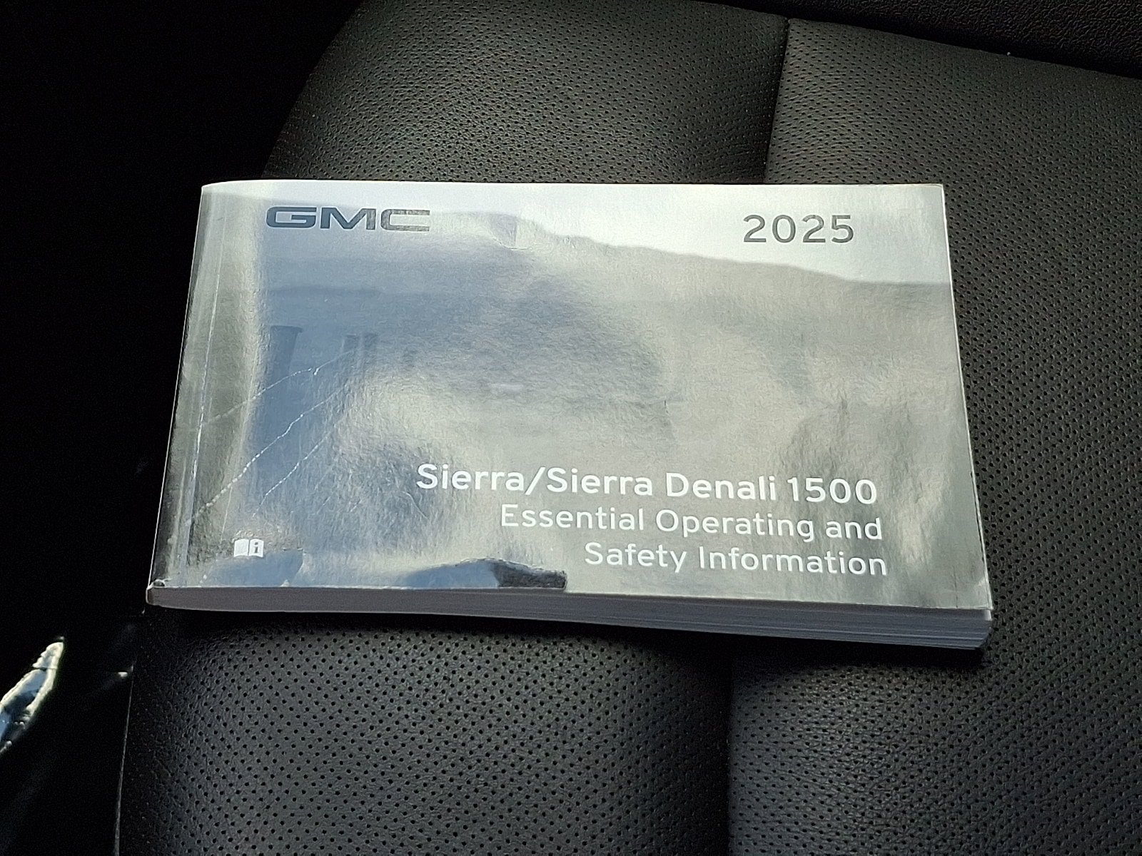 Used 2025 GMC Sierra 1500 SLT AWD/4WD image 27