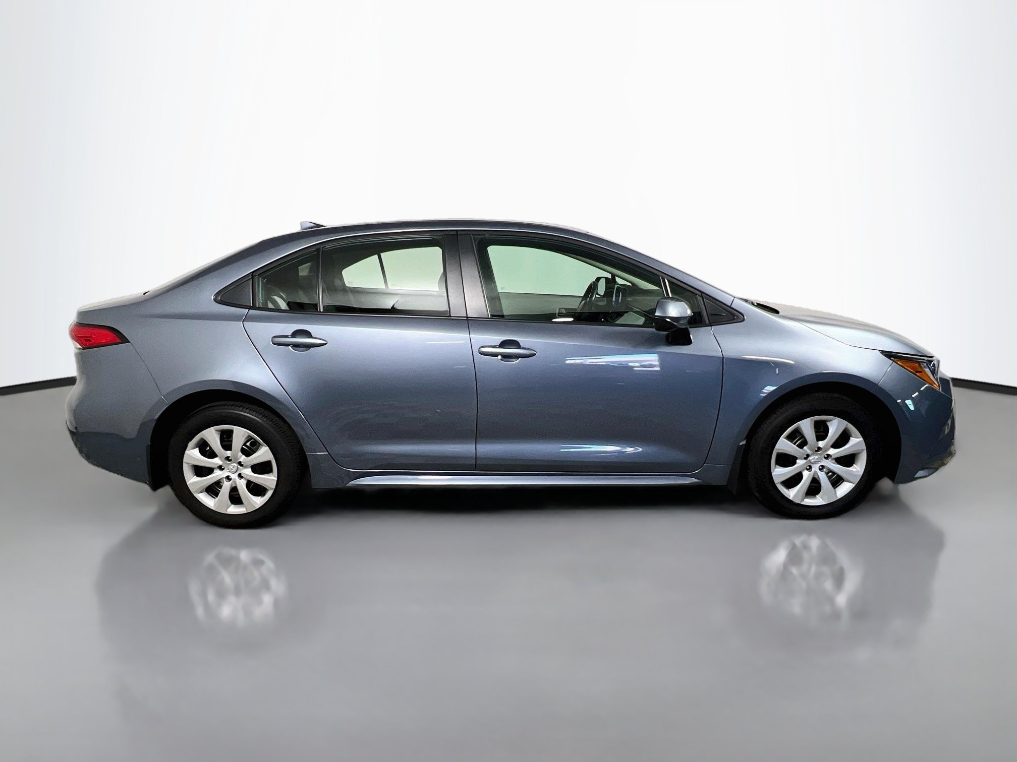 Used 2026 Toyota Corolla LE FWD image 3