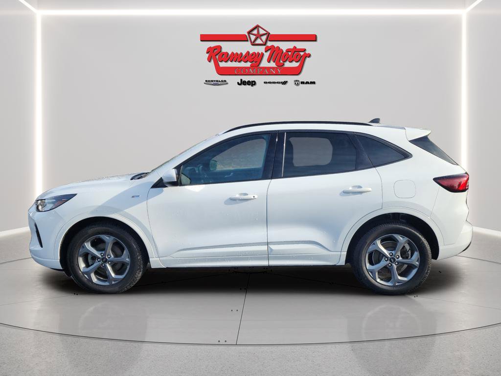 Used 2023 Ford Escape ST-Line Select image 2